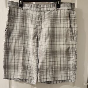Nike Golf Dri-Fit Gray and White Flat Front Shorts Men's Size 40
